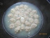 家常菜咖喱牛肉丸做法图解2)