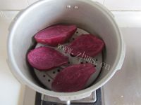 色香味俱全的紫薯豆沙饼做法图解1)