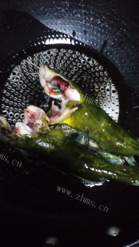 家常菜黄骨鱼豆腐汤做法图解2)
