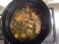 蘑菇炖鸡做法图解5)