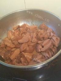 美味猪肉炖莲藕做法图解12)