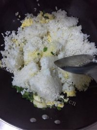 诱人的蛋炒饭做法图解5)