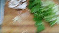 家常菜香菇小白菜做法图解1)