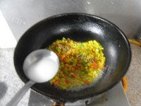 健康美食松仁玉米做法图解7)