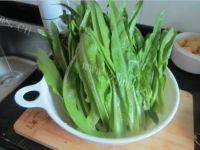 家常菜豆豉鲮鱼炒油麦菜做法图解2)