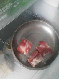 口感不错的南瓜粉蒸肉做法图解2)