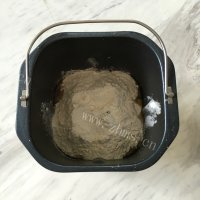 美味的杂粮面包做法图解3)