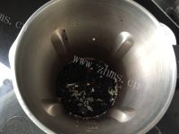营养糯米芝麻黑豆浆做法图解3)