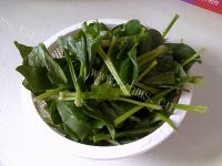 美味的菠菜猪肝汤做法图解4)