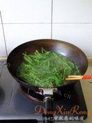 香椿拌豆腐做法图解2)