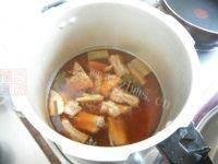 家常菜排骨炖土豆做法图解12)