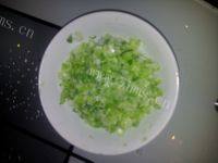 齿颊留香的韭菜猪肉水饺做法图解2)