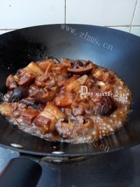 家常菜香菇红烧肉做法图解7)