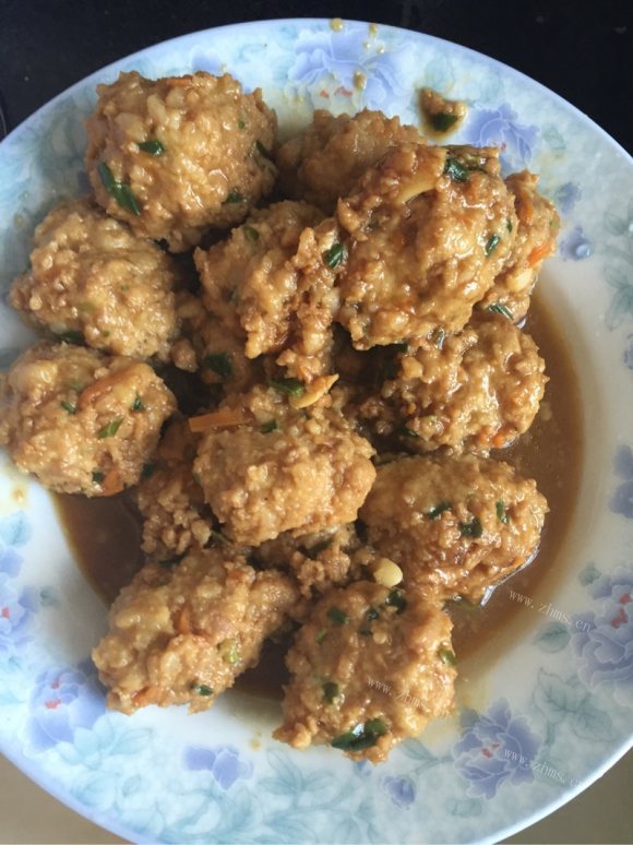 香气浓郁的红烧肉丸