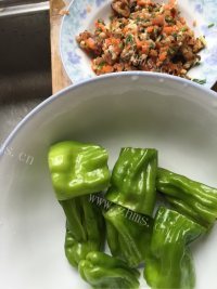 家常菜酿辣椒做法图解1)