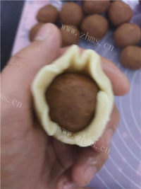 鲜美可口的蛋黄酥做法图解11)