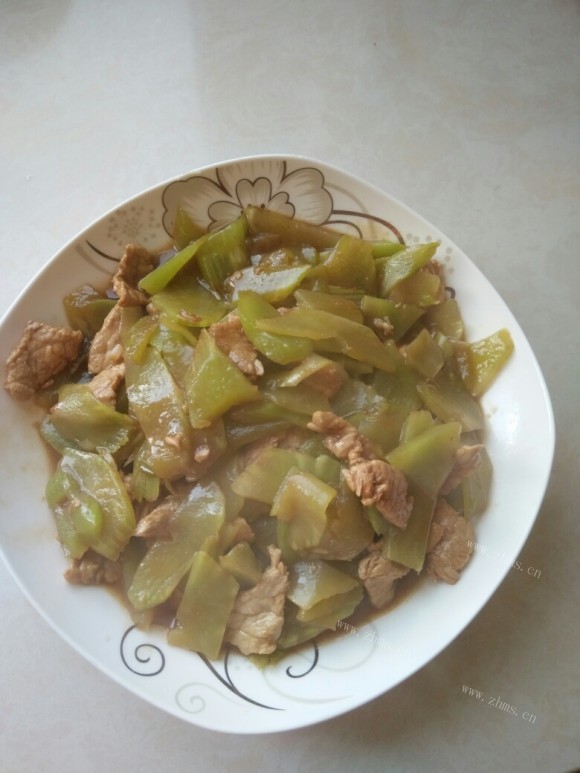 五味俱全的莴笋炒肉