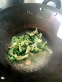 美味的虾仁蒜香西兰花做法图解12)