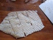 香喷喷的海鲜蝴蝶面沙拉做法图解1)