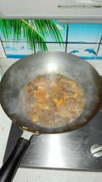 家常菜番茄炖牛肉做法图解9)