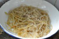 简单易做的红鲟蒸粉丝做法图解2)
