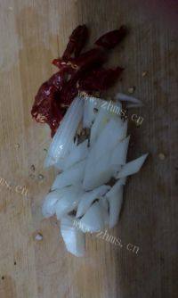 家常菜茶树菇烧五花肉做法图解4)