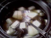 美味的生地龙骨汤做法图解6)