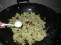 诱人的腊肉炒菜花做法图解8)