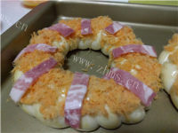 美味肉松培根面包做法图解24)
