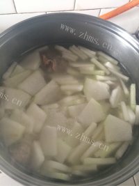 香喷喷的猪骨冬瓜汤做法图解5)