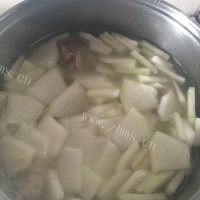 香喷喷的猪骨冬瓜汤的做法图解五