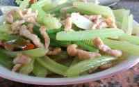 家常菜肉丝炒芹菜