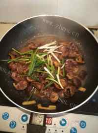 美味的香菇牛肉小炒做法图解7)