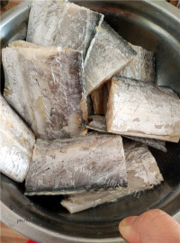 美味的香煎带鱼做法图解1)