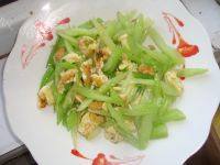 家常菜鸡蛋炒芹菜
