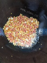 家常菜玉米炒火腿肠做法图解6)