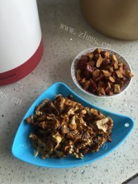 美味核桃红枣营养米糊做法图解1)