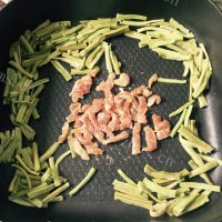 贡菜炒肉丝做法图解5)
