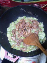 家常菜丝瓜炒肉片做法图解8)