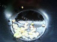 木耳烧豆腐做法图解4)