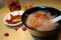 蔓越莓桃胶银耳羹