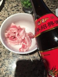 美丽的泡菜五花肉炒饭做法图解2)