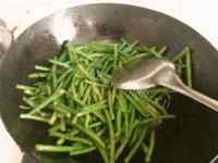 美味的干煸豇豆角做法图解4)