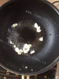 家常菜西兰花炒火腿做法图解5)
