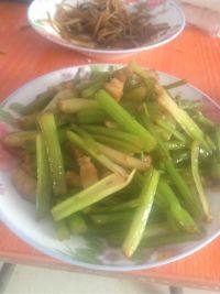 家常菜芹菜炒肉