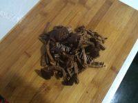 家常菜茶树菇红烧肉做法图解3)