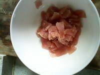 易做的香菇炒肉做法图解1)