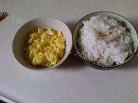 美味的什锦蛋炒饭做法图解2)