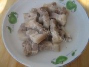 红烧肉炖豆角做法图解5)