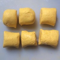 自制南瓜豆沙饼做法图解5)